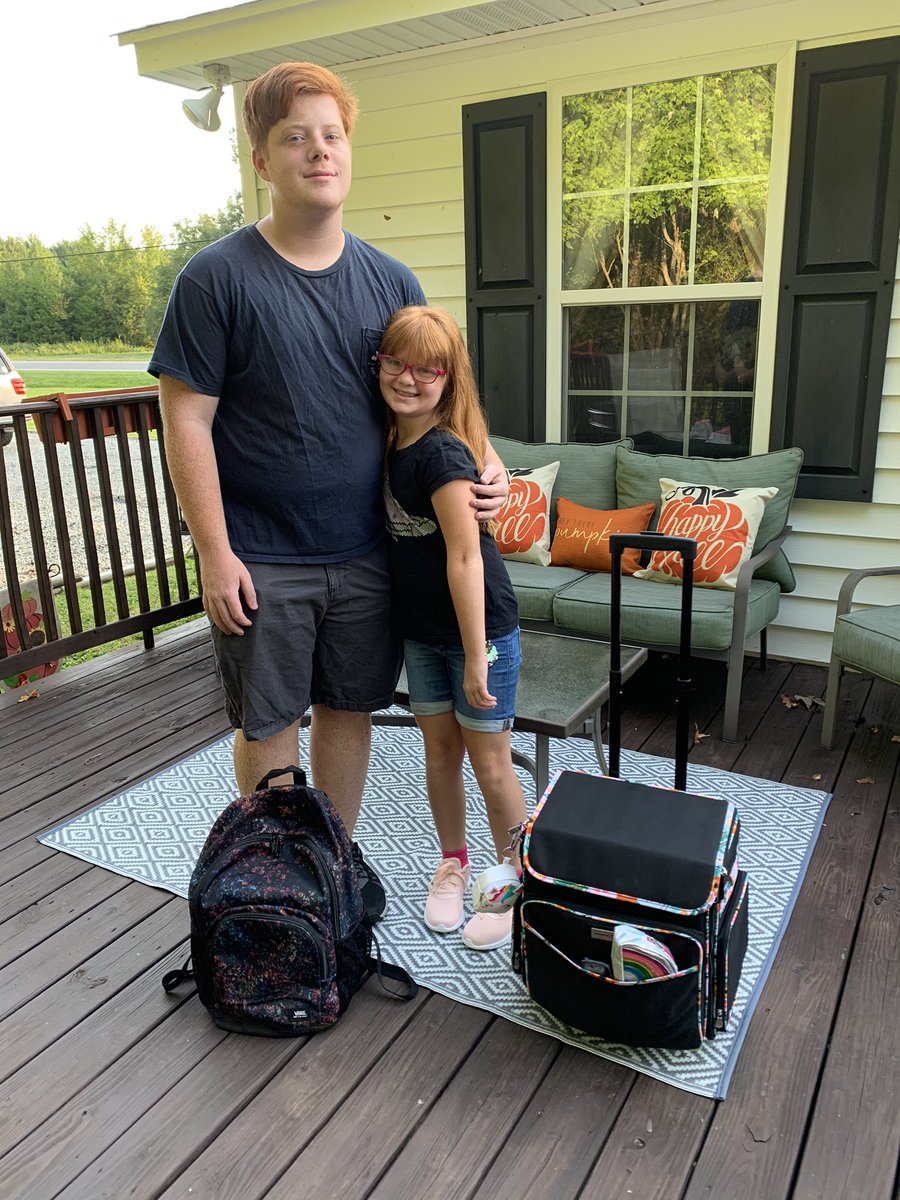 MrsVickieWilson's tweet photo. Happy First Day of Virtual School!!  &amp; Nathan’s last, first day 😳).  Beginning senior year at KFHS and 4th grade at HES, and year 13 for me teaching 4th grade at HES!  Let’s do this!!! 💻🙏🏻 📚 #SPSfirstday #buildingthebestsps #hesteach #virtuallearning https://t.co/wSmtIaVEld