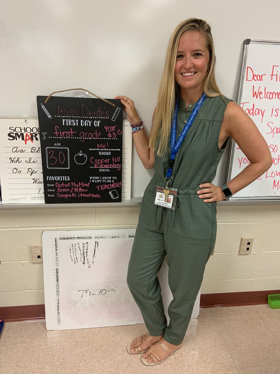 MrsShakesFRSD's tweet photo. Ready to meet my new students! Happy first day of school! #year3 #copperhill #virtualstyle  @CopperHillES @FlemRarSchools https://t.co/dJFjKuwkNK
