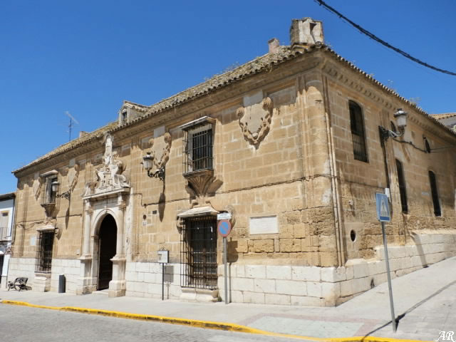 OsunaThings's tweet photo. Creo que todos conocemos al actual asilo como el 'antiguo hospital' porque hemos oído hablar de ello a nuestros padres o abuelos. Pero poca gente sabe lo que fue en sus inicios este sitio: un puticlub (y después muchas más cosas hasta hoy)

⬇️⬇️⬇️ https://t.co/Z0gqPyUfyn