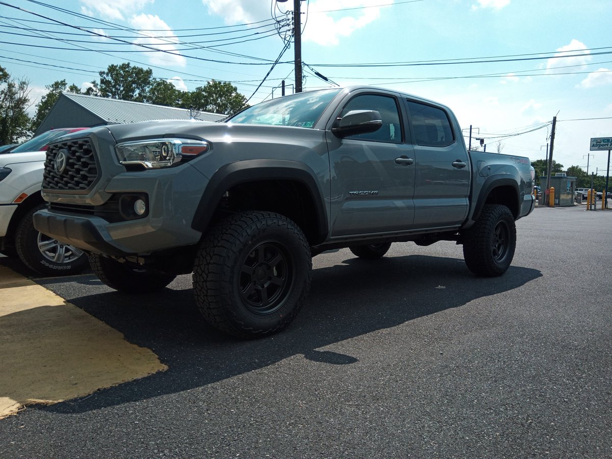 BudgetH_Burg's tweet photo. Hey....It's been awhile. How bout a lifted taco? #liftedtrucks #toyotatacoma #taco #TRD https://t.co/MA4f6KxIBL