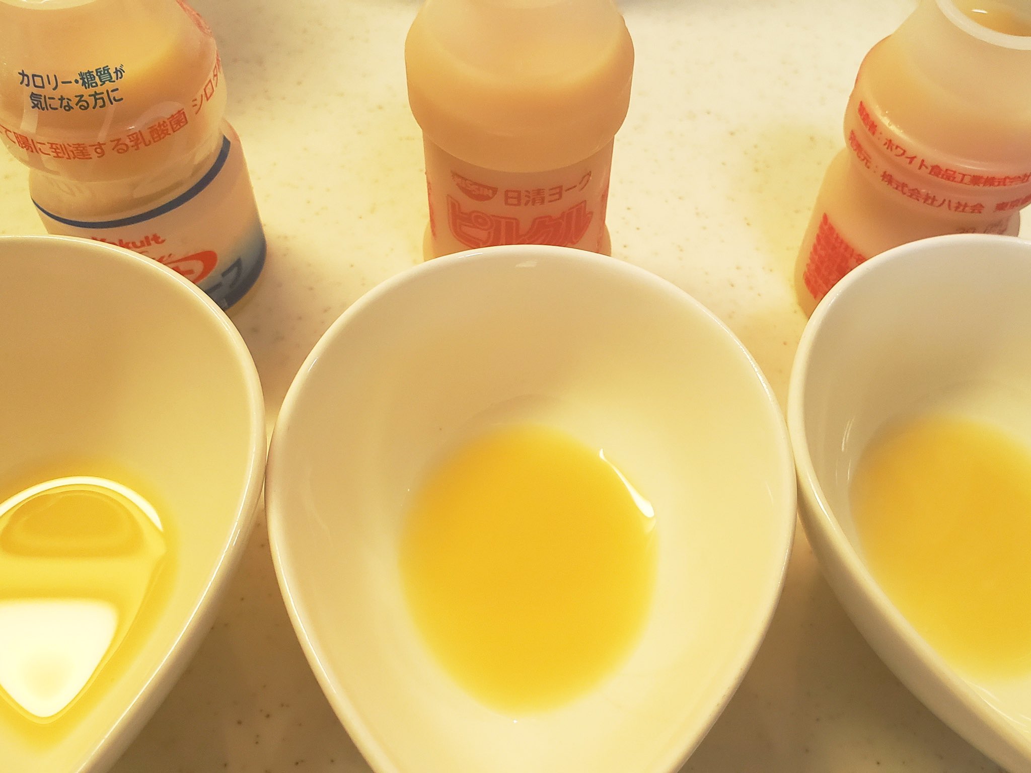 おか かなたがピルクルじゃなきゃ嫌だーと朝から不機嫌だったので 利き乳酸菌飲料を試してみました 結果は1問正解 ピルクル は甘さ ヤクルトは酸味 バリュープラスはすっきりと飲み比べると意外と違いが T Co Nm5z2mofcq Twitter