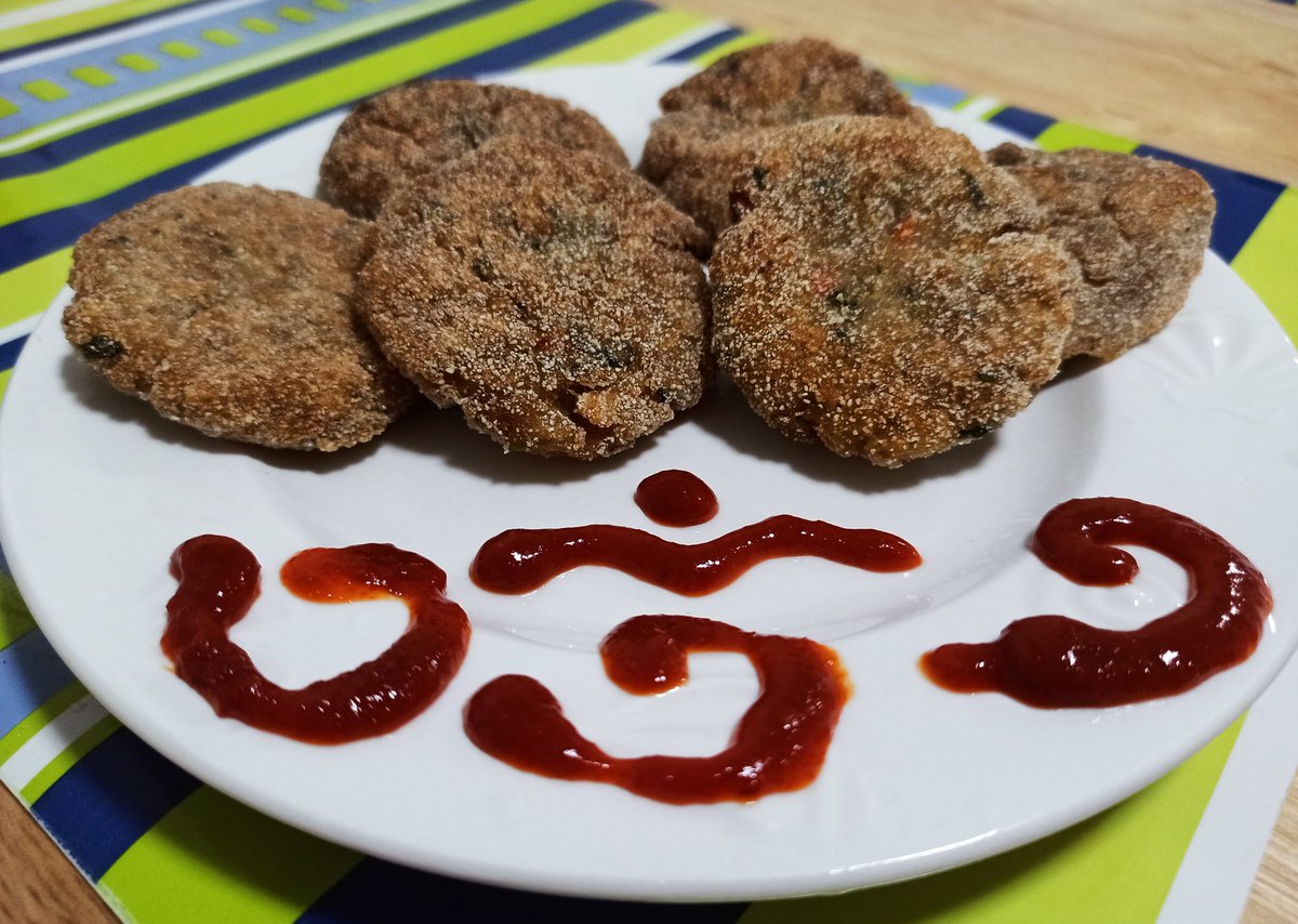 tanyac_b's tweet photo. @kabitaskitchen Thank you for the crispy poha cutlet recipe. Made it today for evening #snacks. It turned out to be awesome.
#poha #eveningsnacks #Kabitaskitchen #cookingdelight #lockdownparty https://t.co/4J4qYMQkaP