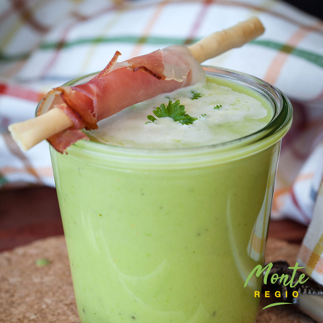 🤩 Nos encanta comer sano, y a ti? Esta crema de guisantes con jamón serrano #monteregio es ideal para llevar una dieta saludable y a la vez deliciosa.👍

👉🏻 monteregio.com 👈🏻

#jamon #serrano #iberico #monteregio #tiendaonline