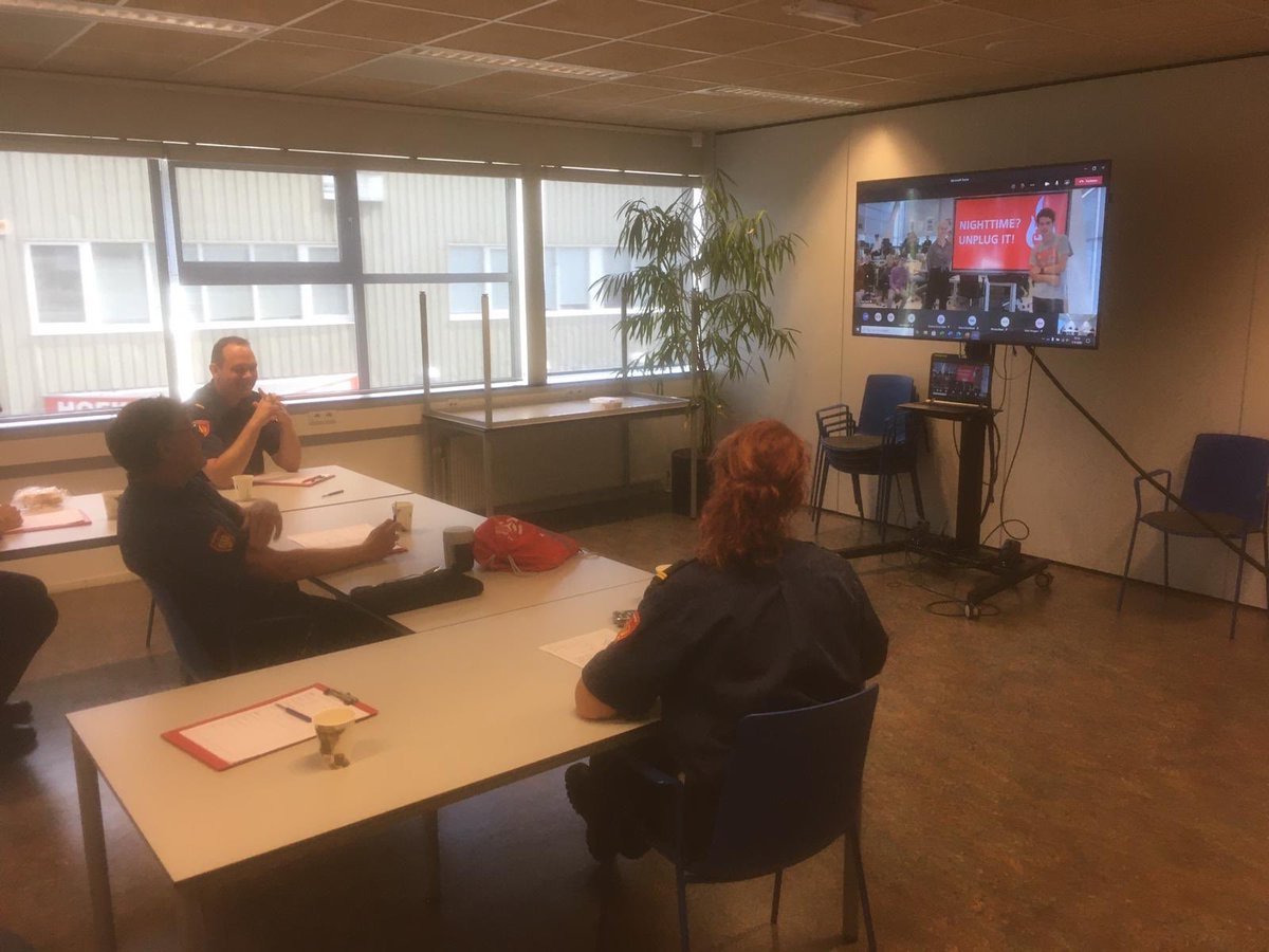 Afgelopen week projectweek CMD <a href="/nhlstenden/">NHL Stenden</a> opdrachtgever <a href="/BrandweerFrl/">Brandweer Fryslân</a>, begeleiding en jury BVL-team coronaproof op digitale afstand, wat indrukwekkende pitches, petje af en een prachtige winnaar! <a href="/WimKleinhuis/">Wim Kleinhuis</a>