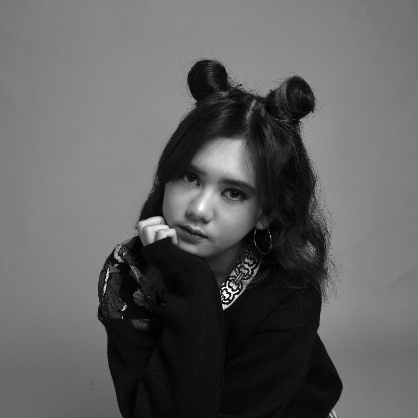 yeahfatnaa's tweet image. Cocok banget kan kak buat peranin anak SMA secara wajahnya baby face banget dan stylenya bener bener anak SMA banget pokok cocok lah kak . Ziva Magnolya bener bener rekomended buat #7harisebelum17thn #highschoolproblems