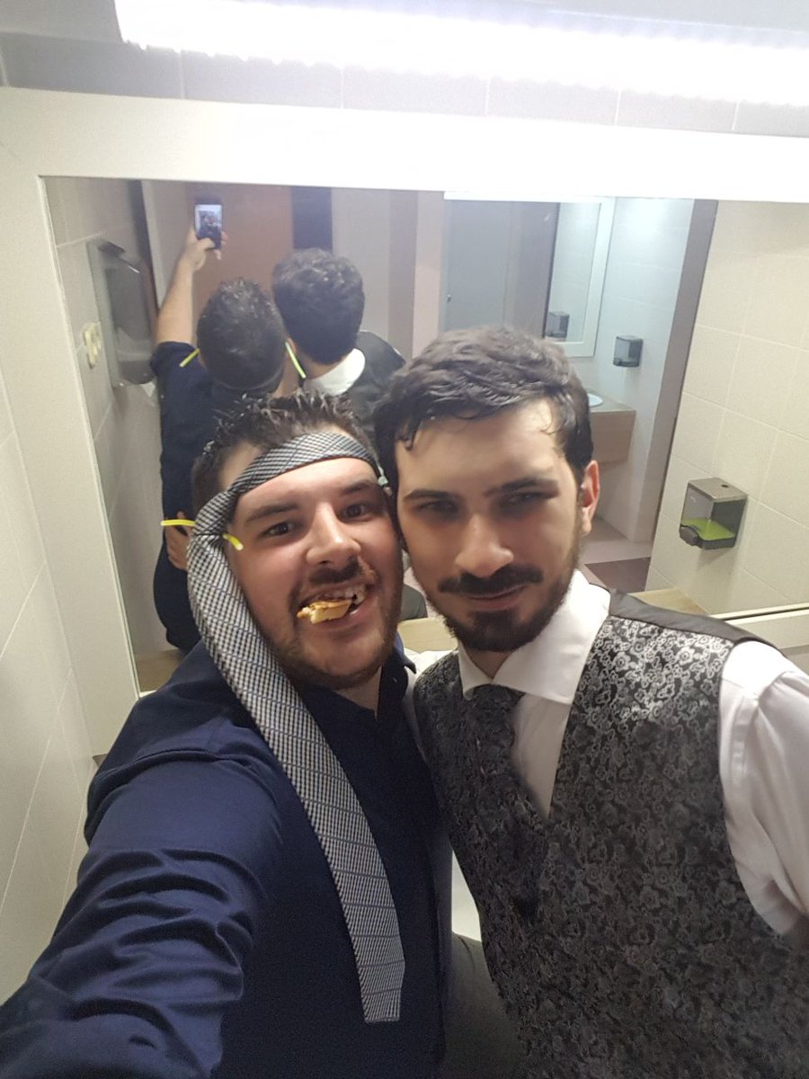 AngelLozano13's tweet photo. Agradecer a mi hermano todos los momentos que ha estado a mi lado y todo lo que nos queda por pasar. Muchas gracias por hacer este dia un poco mas especial. Te quiero hermano @Dani_lozano_90 https://t.co/TIvdMrqGY5