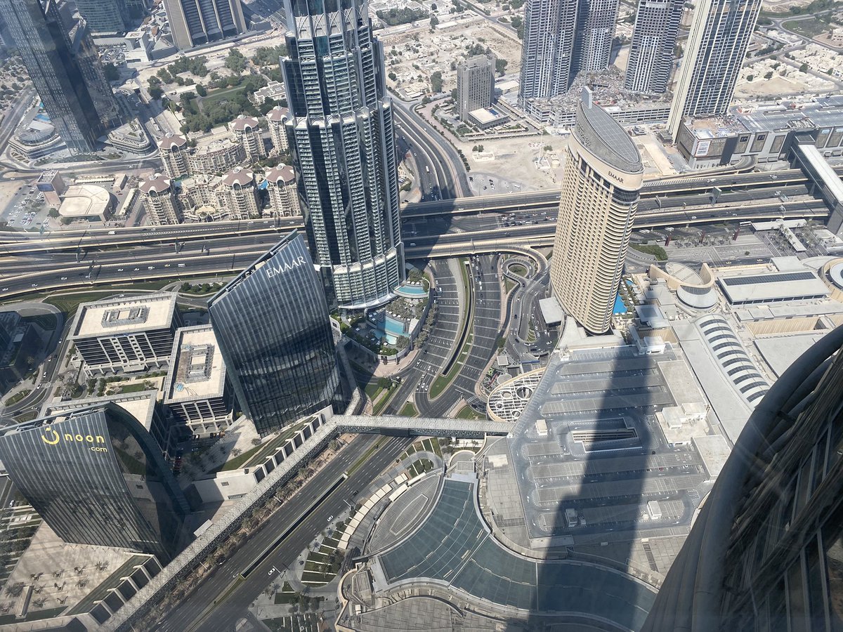 Gustavo7072's tweet photo. Amazing heights.. in seconds #BurjKhalifa #dubai #uae. #proud_uae #dubainvent https://t.co/kkIC7iAMXZ