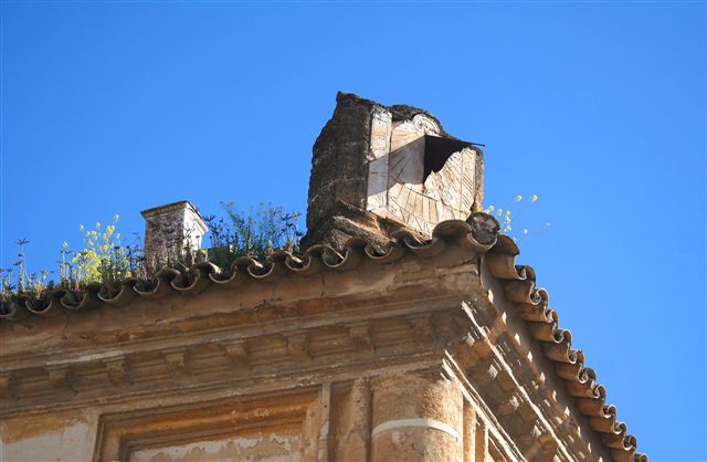 OsunaThings's tweet photo. Bonus: El edificio tiene un reloj de sol to guapo también por si no sabes qué hora es, sirve para todo el sitio este. https://t.co/pjnsJXNtad