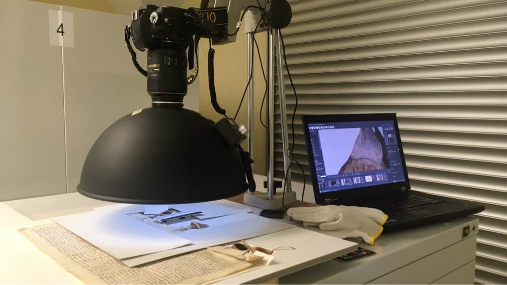 Archaeovision's tweet photo. We are back at Tallinn City Archive today completing more RTI recording of their medieval seals using our custom built RTI dome. Using the dome setup provides a much quicker data capture and processing option for our customers, and is perfect for small objects such as these seals https://t.co/KGxWi5sLlm