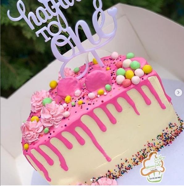 havenscakes's tweet photo. Every day is worth celebrating...
Gift of Life shouldn't be taken for granted.
Half-year celebration in 3 flavoured layer
...Moist chocolate
...Melt in the mouth Red Velvet
....Spongy Vanilla
Even The Baby Loves it..
#havenscakes
Visit: https://t.co/sSyrqjDHCk for more https://t.co/njsWz574nN