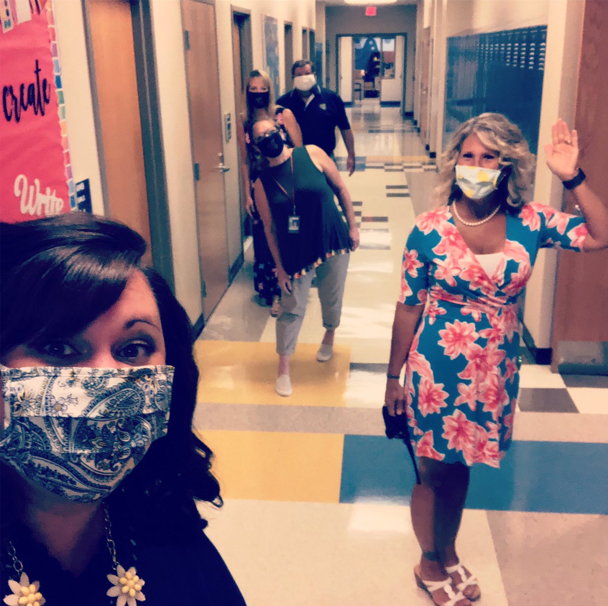 Looking forward to a great first day with our <a href="/MtAiryMiddle/">Mt. Airy Middle School</a> students! <a href="/SharonD_Lilly/">SharonLilly</a> 
💻📚🤓🐾💙💛