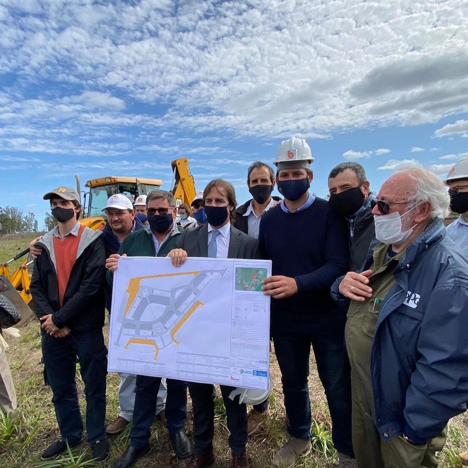 Gobierno nacional apoyando la Central Hortícola del Norte. <a href="/LuisLacallePou/">Luis Lacalle Pou</a> junto los productores de Salto. <a href="/SaltoHorticola/">Salto Hortícola</a>