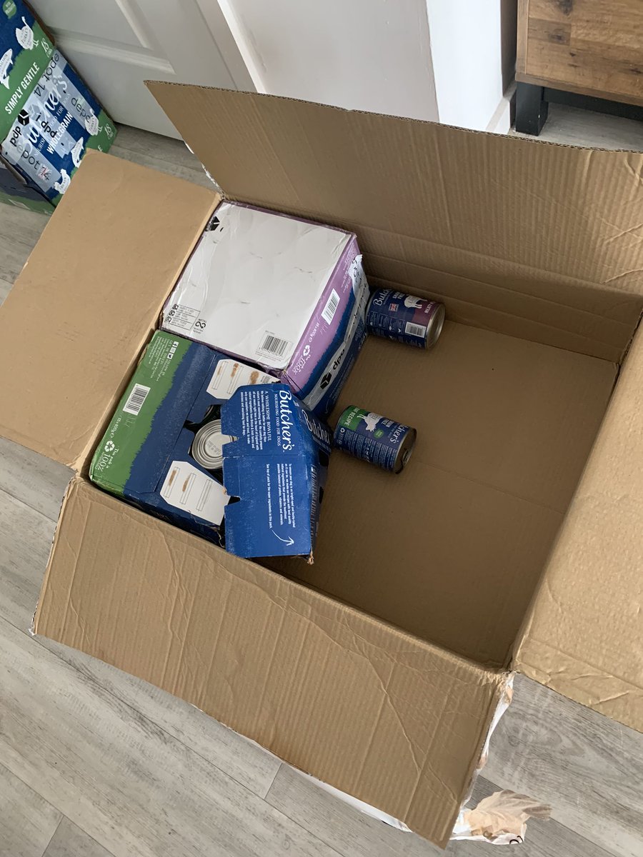 Hannah_L_Jones's tweet photo. @dpd_support my parcel came today...not sure what happened here?! https://t.co/cPZQjERUL9