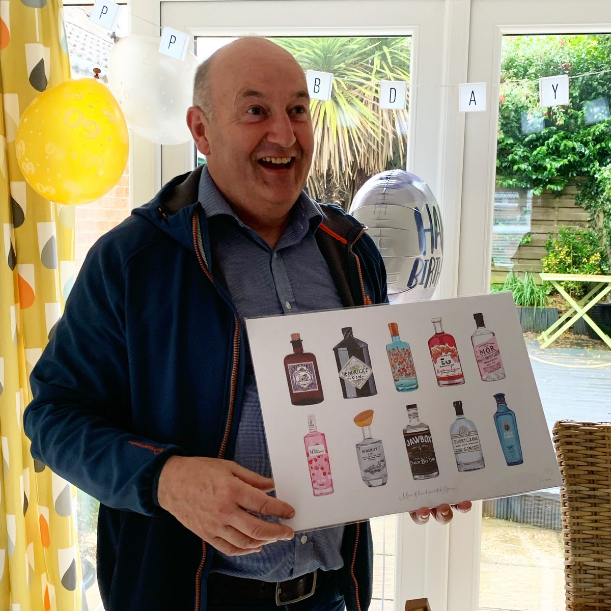 Love this photo! Such a happy face receiving one of our unique gin prints as a birthday gift 🙌🎂 

rocoandmiley.com/collections/ar…

#gin #ginlover #happybirthday