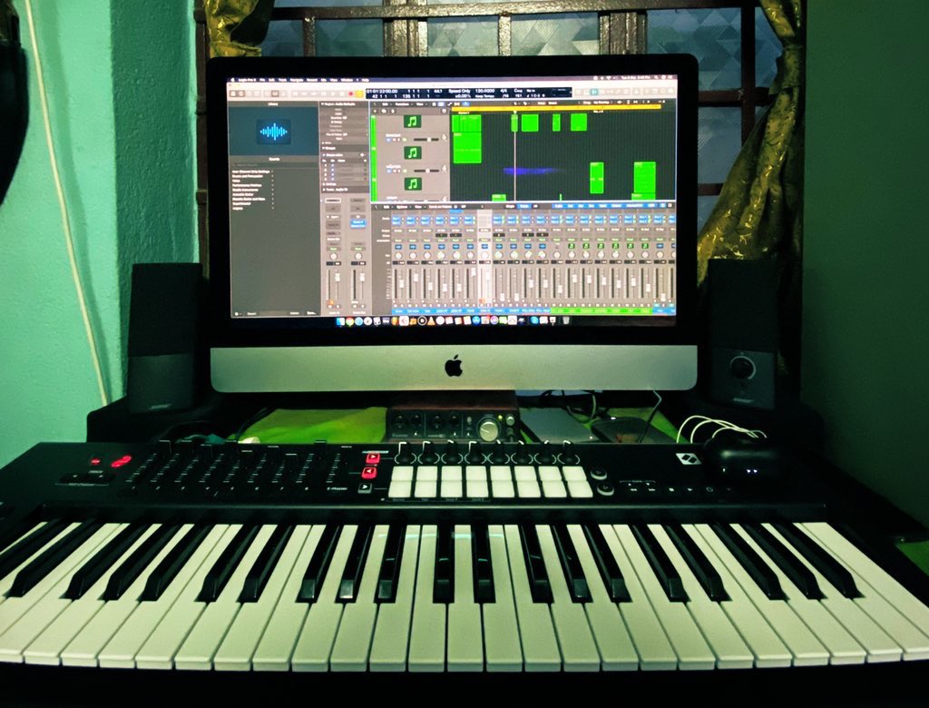 Aritrya's tweet photo. Cooking ✌🏻 #novation #logicpro #nativeinstruments #bose https://t.co/e9U50DRsfL