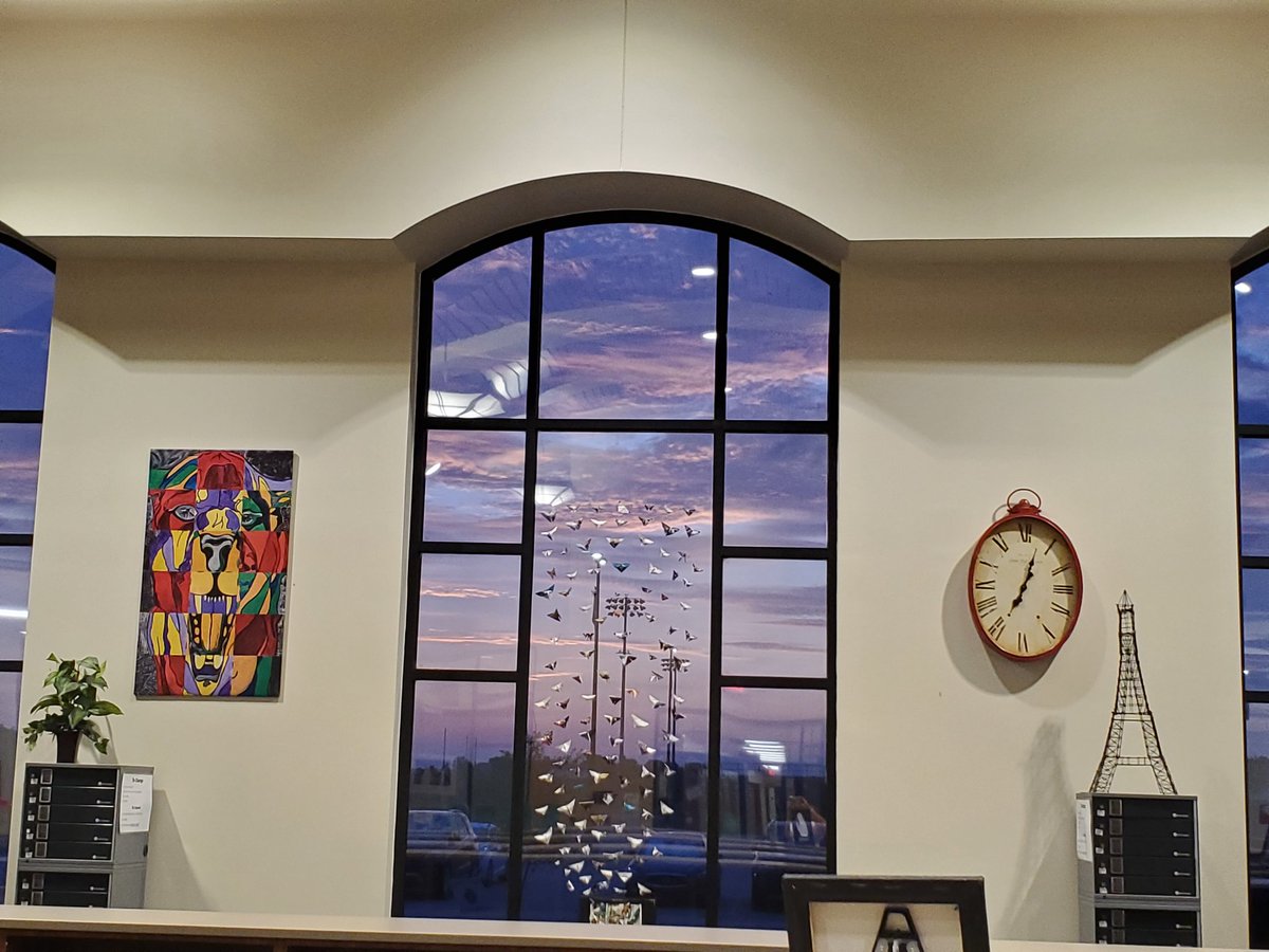 CpjhJanet's tweet photo. It's a great day for a first day! @LibraryCPJHS https://t.co/NgnE9MvMoB