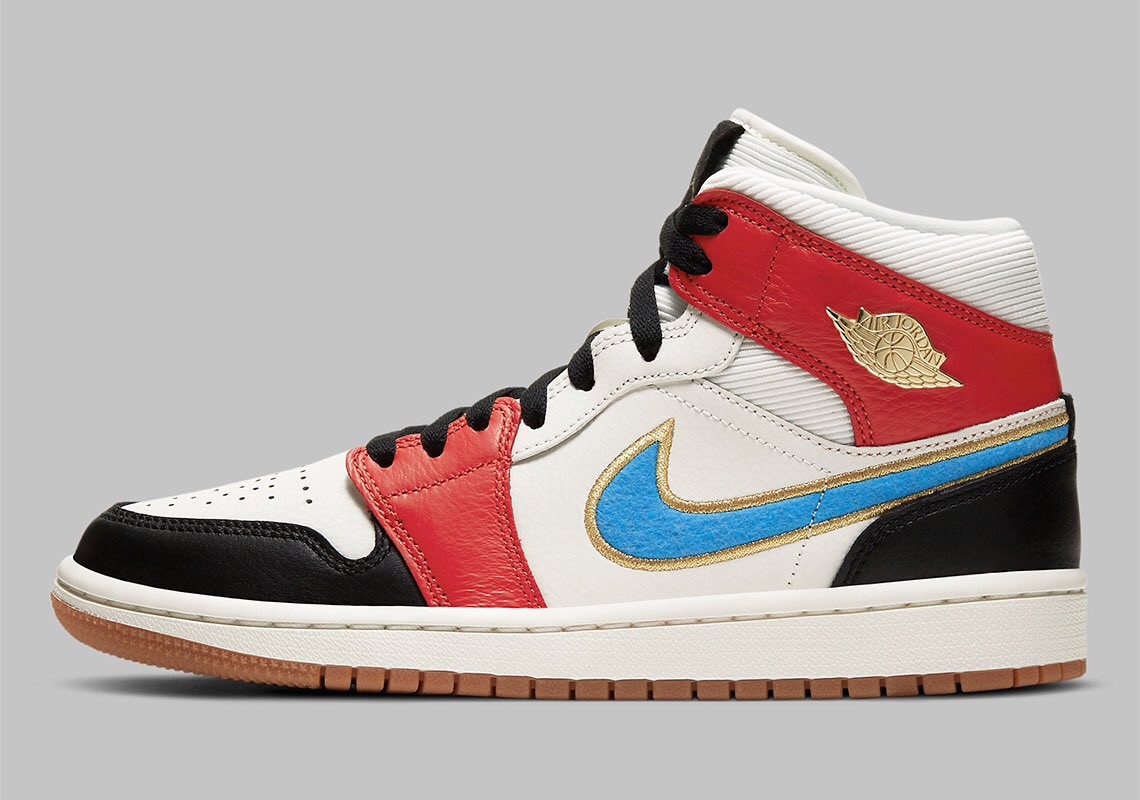 StreetSenseIN's tweet photo. This Premium #AirJordan 1 Mid Packs In Golden Accents, Embroidered Swooshes, And More – Tap to read: https://t.co/Ug3xWxfk3W
•
#sneakerheads #sneakernews #SneakerScouts #sneakerhead #streetwear #streetsense #sneakers #sneakerblog #Jordan #jumpman #JORDANS https://t.co/rHfEkWuo17