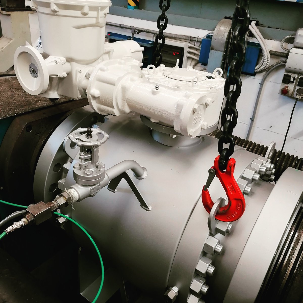 edelvalves's tweet image. Pressure Testing of 16"/600lbs ball valves with Forged Gate drain/bleed valves

#ballvalves #api6A #valves
#MadeinItaly