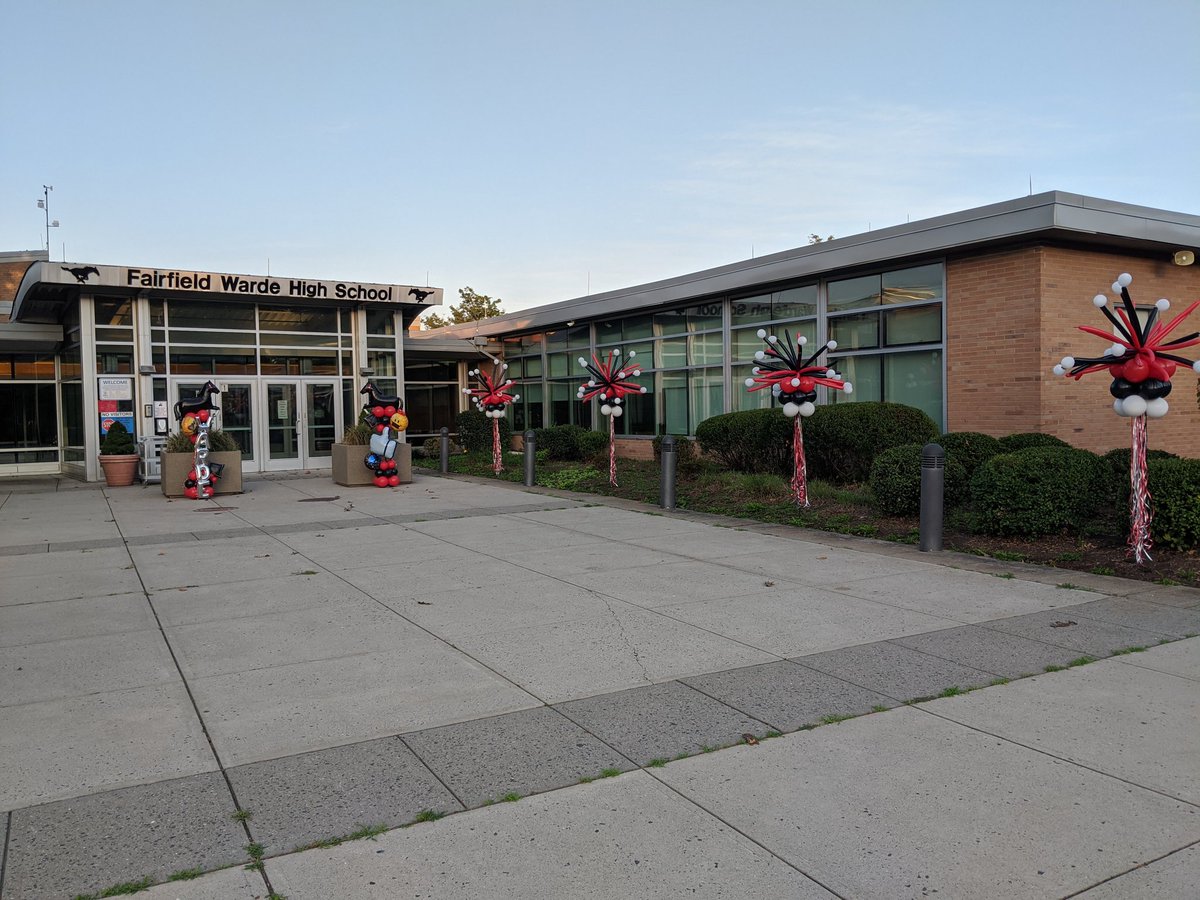 Wow!  What an awesome first back to school!!  Thank you to all of the Warde parents who made this day a little extra welcoming! <a href="/FWHSPTA/">FWHS PTA</a> #fpsct