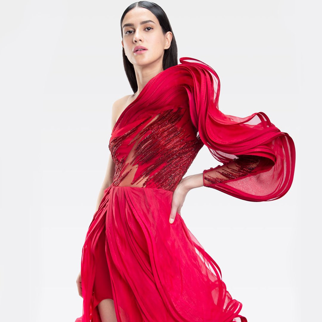 GG_Studio's tweet photo. Tempestuous Wave Sculpture Gown now available on https://t.co/NYyRv6dQAM, Shop Now!
ββββββββββββββββββββββββ
#GauravGupta #SareeGown #Earrings #ReceptionGown #Diamond #DiamondJewellery #CocktailGown #ArtCouture#GauravGuptaCouture #GGGoesOnline https://t.co/PYLTW12vTK