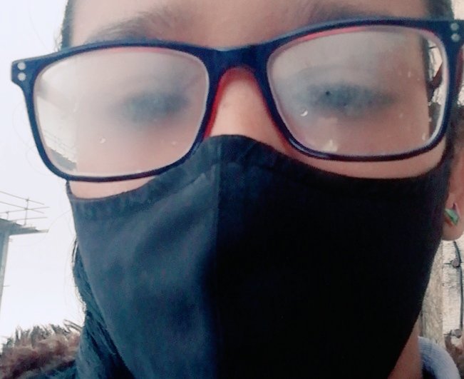 LeMonda__'s tweet photo. Lo que sufrimos la gente con gafas y tapabocas. 😭😭😭😭 https://t.co/k3d7yO82iq