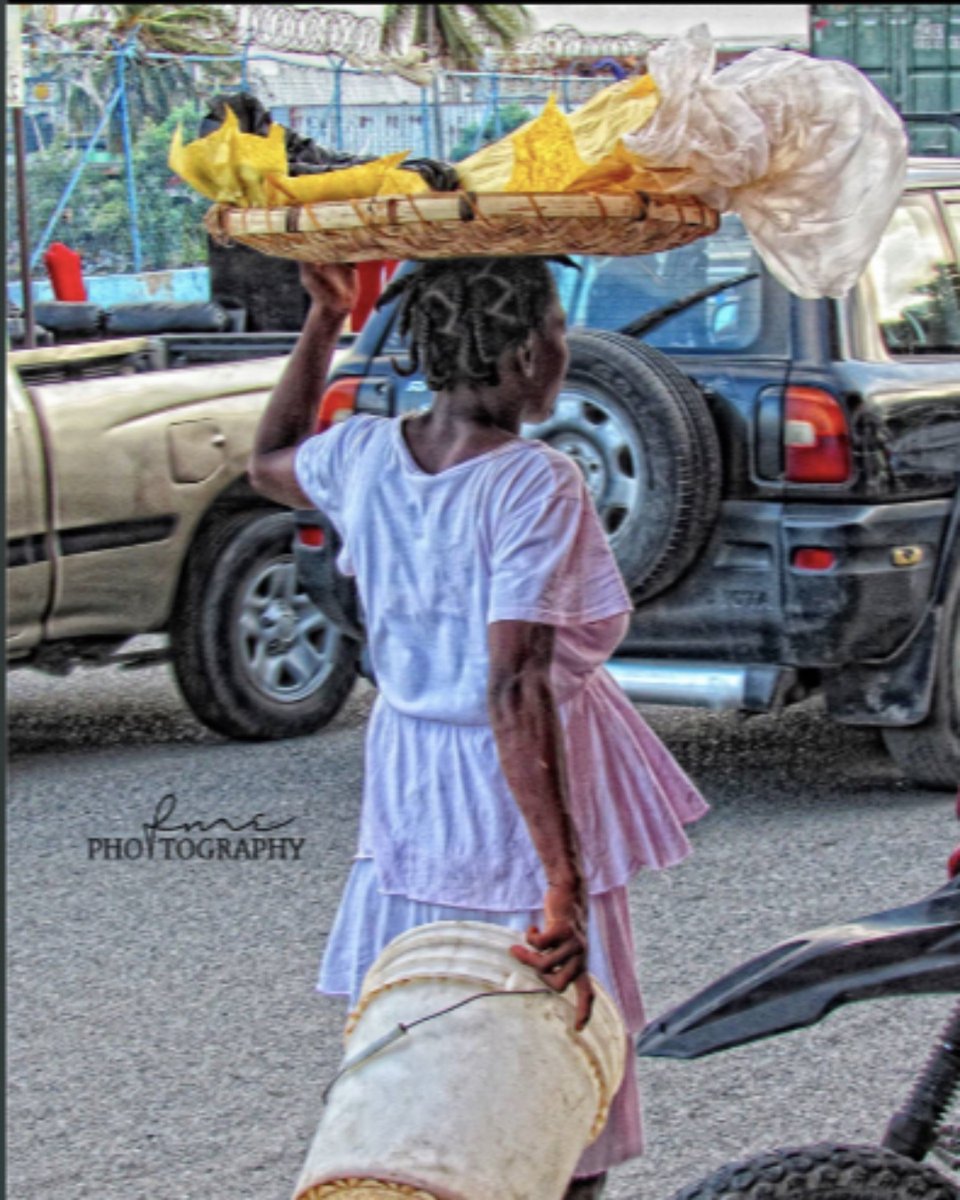 BelMachann's tweet photo. #Belmachann En route 🇭🇹🇭🇹
__
📸 @fmephotography_haiti
#Haiti #HaitianWomen #Lakay #Machann #Haitians #Caribbean https://t.co/hEXz5QZM5S