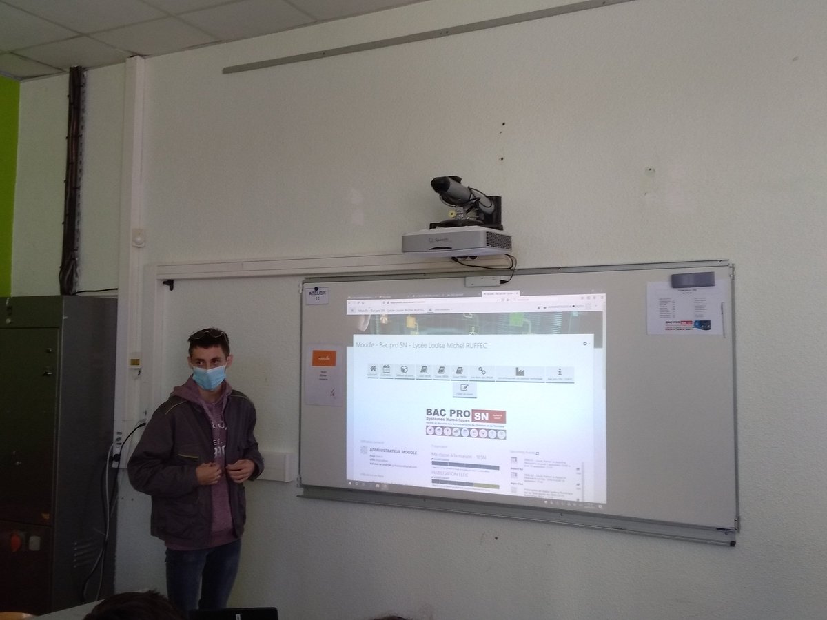 Visite de Madame la Rectrice au collège et LP de Ruffec. Une visite qui atteste de la force du travail collectif. Merci aux équipes, aux élèves, aux partenaires pour la qualité des projets. Belle année à tous et bravo. <a href="/dsden16/">Dasen16</a> <a href="/acpoitiers/">Académie de Poitiers</a>