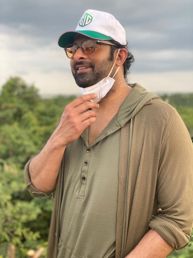 Movietonite_Ind's tweet photo. Prabhas Adopted A Reserve Forest Block
Prabhas
#prabhas #greenindiachallenge #GIC #forest #actor #forestblock #actorprabhas #actors #actorslife #celebrity #prabhasactor #celebritylife #tollywood #tollywoodactor
For more latest updates please #like #share #follow Movietonite https://t.co/LRR6WMXyPz