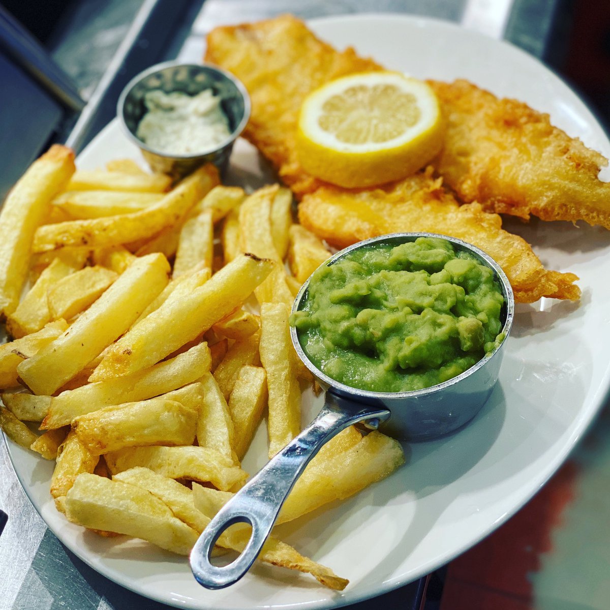 Giacopazzis's tweet photo. This is what we’re famous for...#fishandchips #cookedtoorder #goldenbatter #lunchtime #diningin #mushypeas #sliceoflemon #giacopazzisofeyemouth https://t.co/m1PNkdJCDs