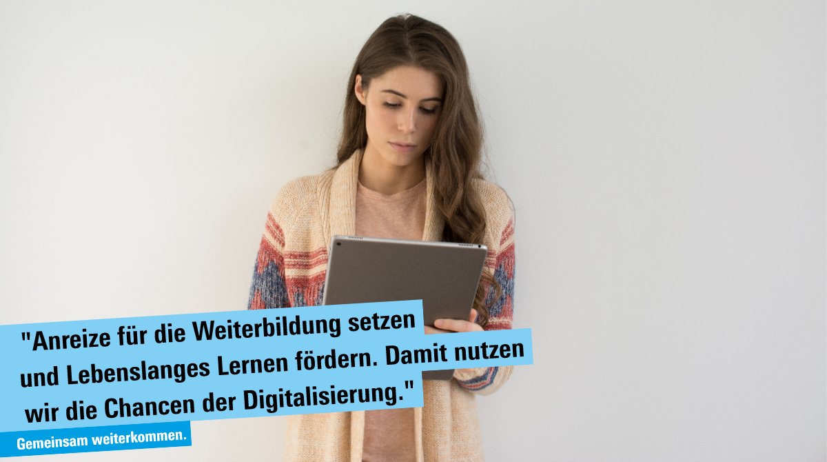 FDP_Liberalen's tweet photo. Um die Chancen der #Digitalisierung nutzen zu können, ist #lebenslangesLernen von grosser Bedeutung. Daher hat sich die FDP für die Erhöhung des Budgets für #Weiterbildung in der #BFIBotschaft eingesetzt. https://t.co/o8UTFQ7Vm2