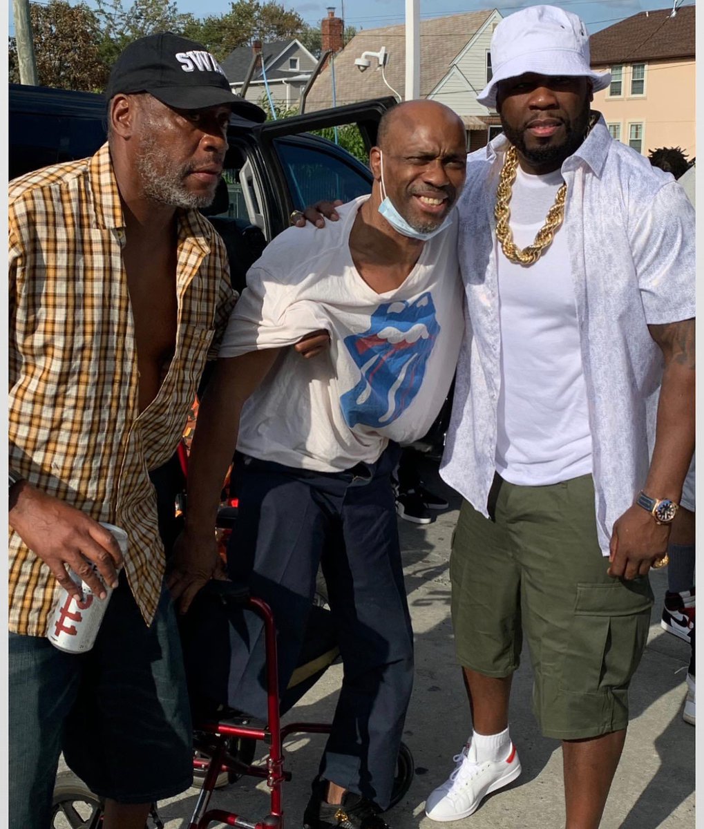 50cent's tweet photo. I was in my hood yesterday ni66as told me Bizzy stealing cars 👀I said he a car thief? 😳 after all the shit we did, he gonna be a car thief🤷🏽‍♂️LOL😆 https://t.co/Mm0HcdARWI