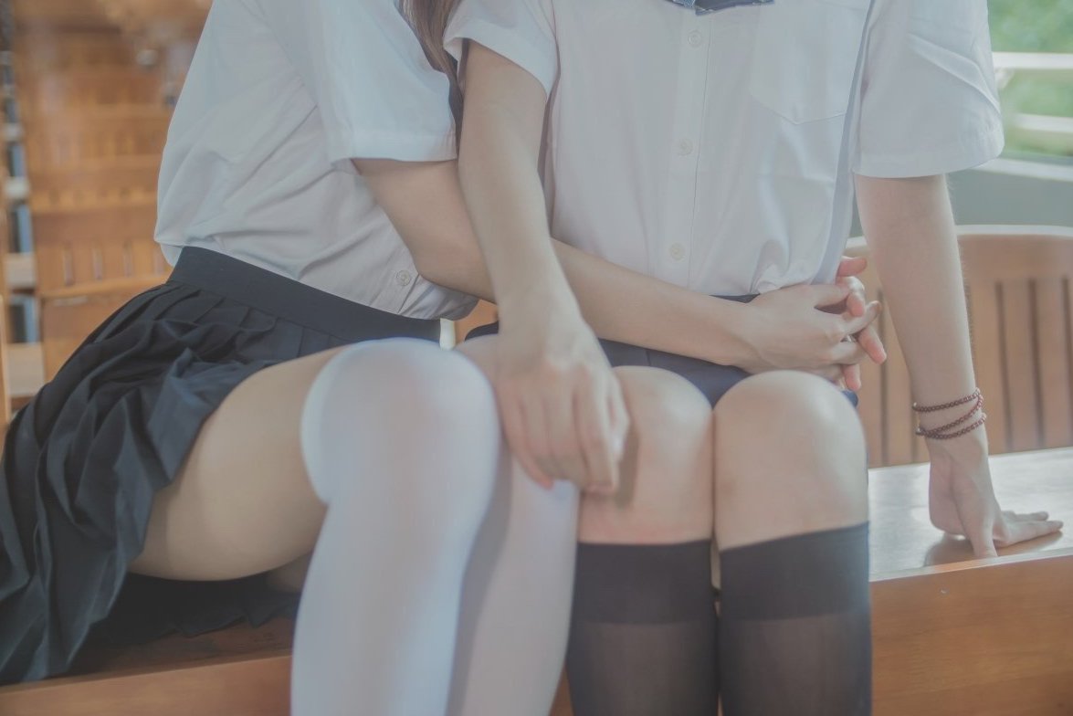 FootAtt1's tweet photo. 黑絲白絲和蕾絲（邊）😋😋

#蕾絲邊 #Lesbian #腿控 #足控 #戀物 #戀足 #調教 #骚货 #原味  #福利姬 #綠奴 #福利分享 #走光 #短裙 #美腿  #絲襪 #白絲 #黑絲 https://t.co/o05Uw8uuaK
