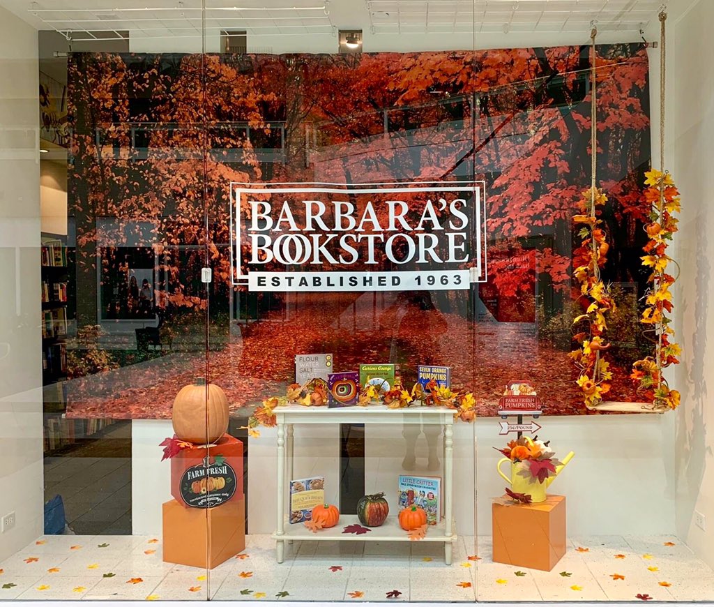 barbarasbooks's tweet photo. FALL IS HERE
An Autumn window at Barbara’s @ Hawthorn Mall in Vernon Hills means we have a new selection of books for adults and kids for the season. Stop in!
#barbarasbookstore #autumn #fall #storewindow #storewindows https://t.co/pVQZhAUGF0