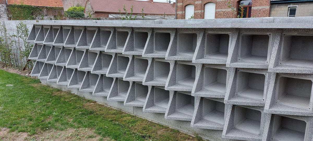 ConcreteDiv's tweet photo. De eerste realisatie met ons nieuw columbarium model S&amp;R is een feit. Commune de #Brunehaut heeft een schitterende keuze gemaakt.

La première réalisation avec notre nouveau modèle de columbarium S&amp;R est faite. La commune de #Brunehaut a fait un excellent choix. https://t.co/yfmKIu2kV3