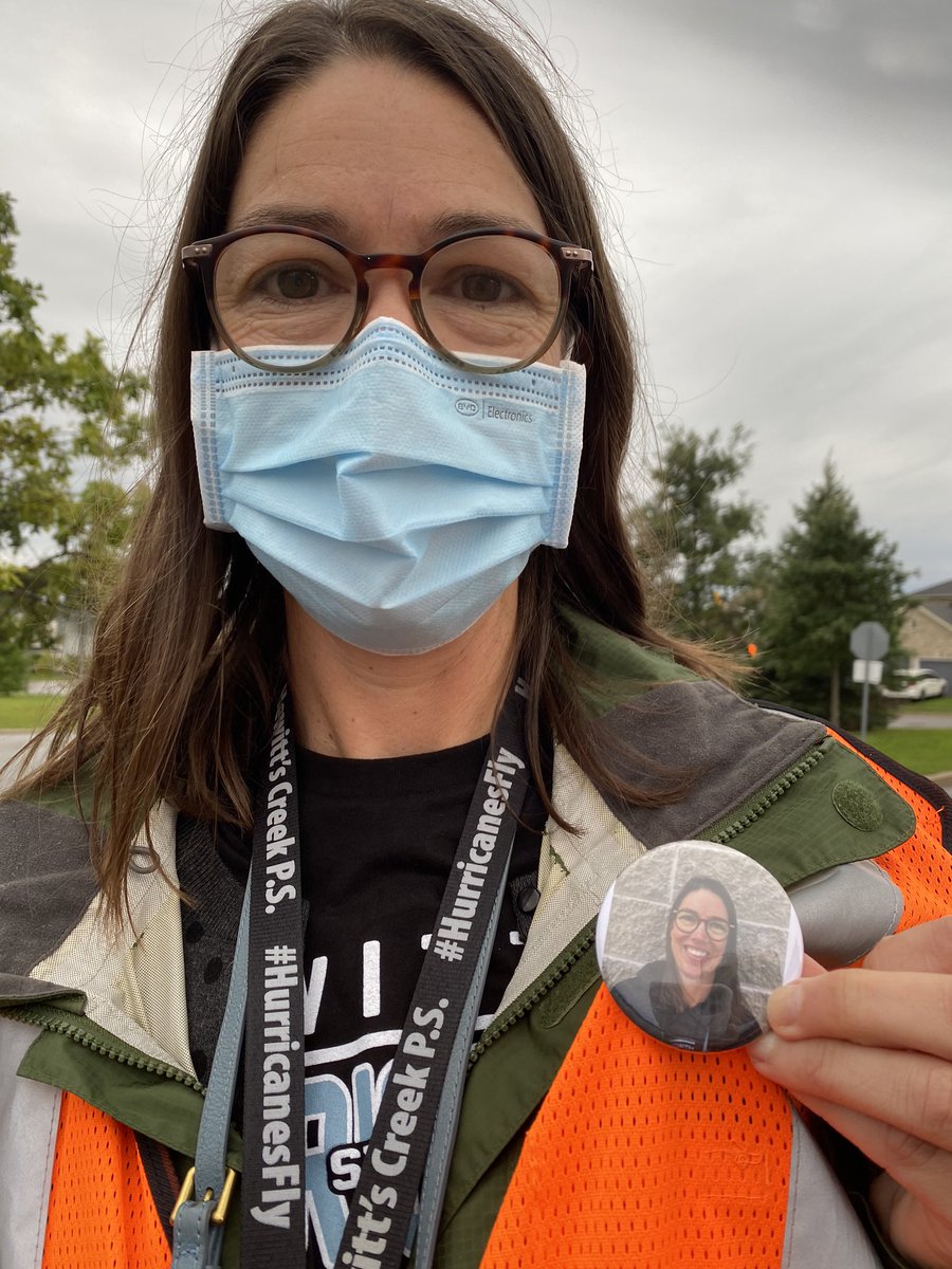 Hewitt’s Creek Principal and VP have their smiles on under their masks and on their buttons! We are happy to see you Hurricanes! #HurricanesFly <a href="/SCDSB_Schools/">Simcoe County District School Board</a> <a href="/deanmaltby/">Dean Maltby</a>