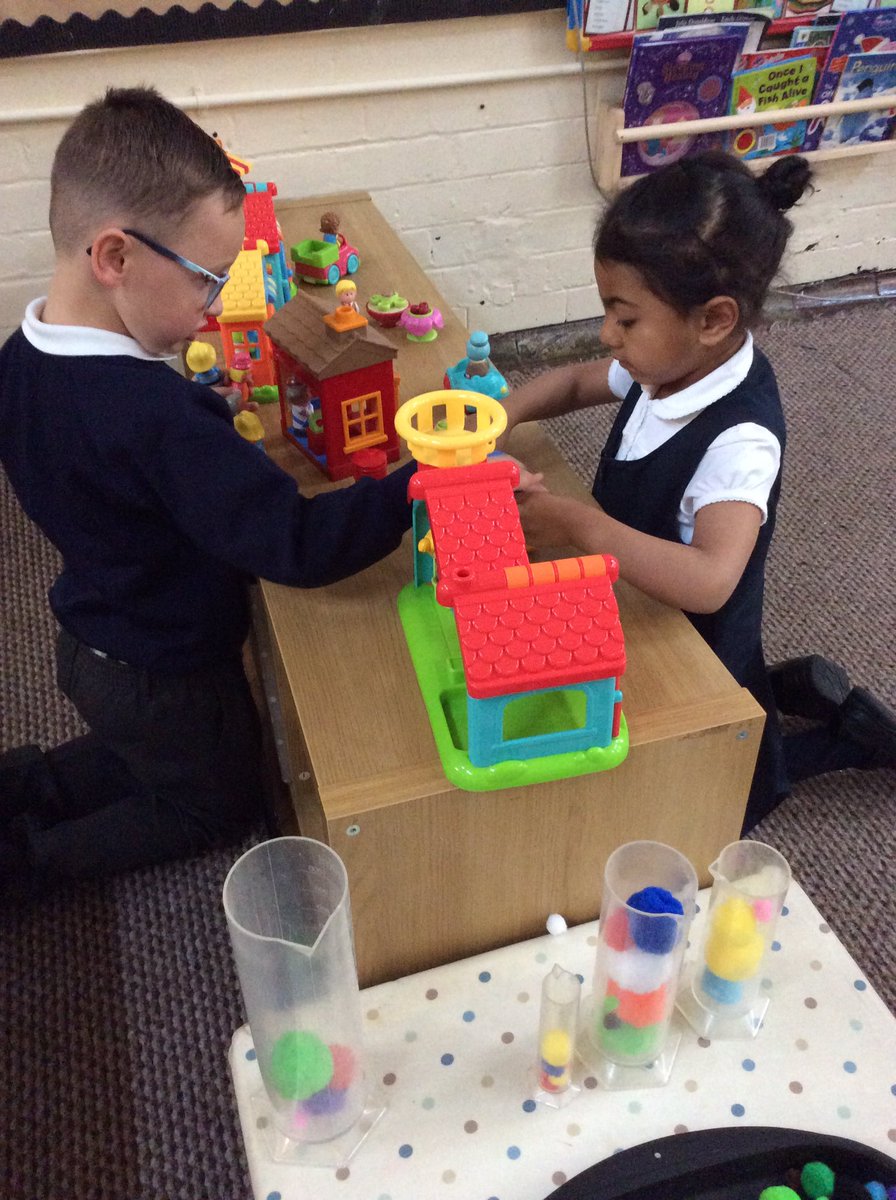 _stbederec_'s tweet photo. We are having a lovely afternoon in Reception 🤩 All the children are enjoying playing with their new friends! 💕 https://t.co/msjSadRuMG