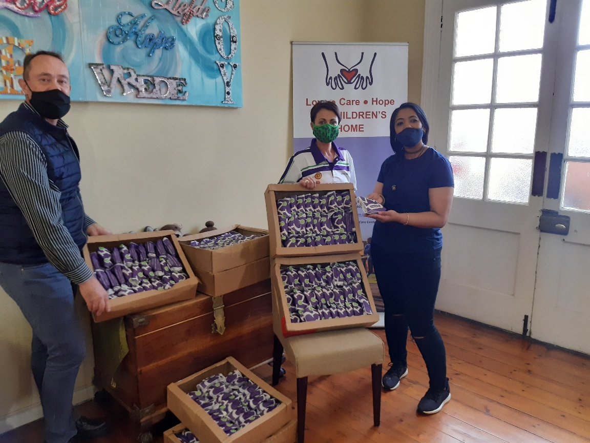 Kingpiebrand's tweet photo. We thoroughly enjoyed visiting Eastern Province Child and Youth Care Centre this morning and being afforded the opportunity to give some freshly baked King Pie’s to very deserving people.

Thank you – we can’t wait to be back soon! 😁❤️ https://t.co/KmIgu8UWSv
