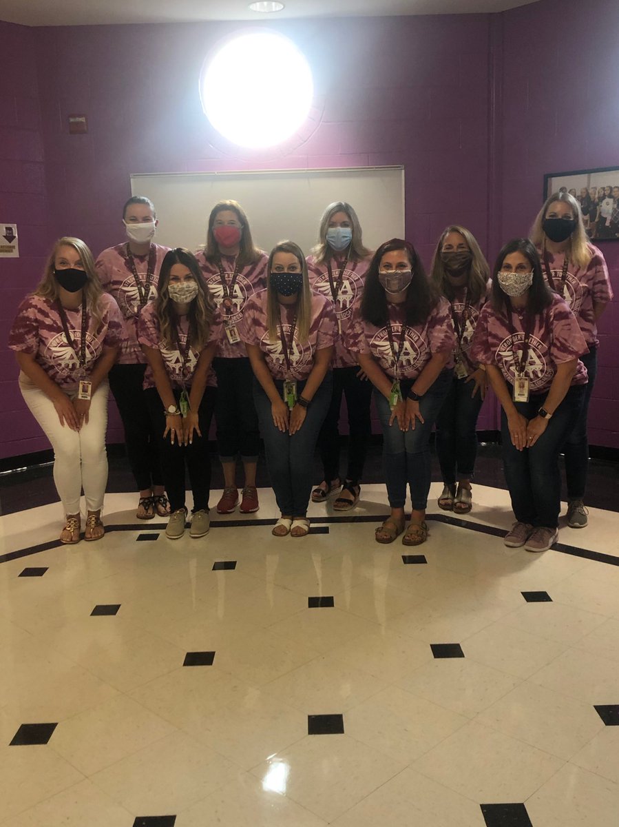MrsLauersClass's tweet photo. We are ready to welcome students back into the purple hallway! What an exciting day! https://t.co/3ansjrFtPF