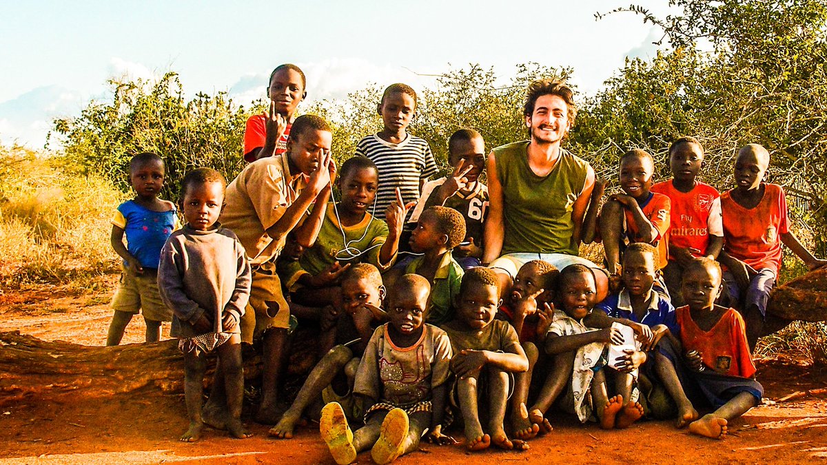 Il fascismo si cura leggendo e il razzismo si cura viaggiando. 

#WillyMonteiroDuarte #viaggiare #volontari