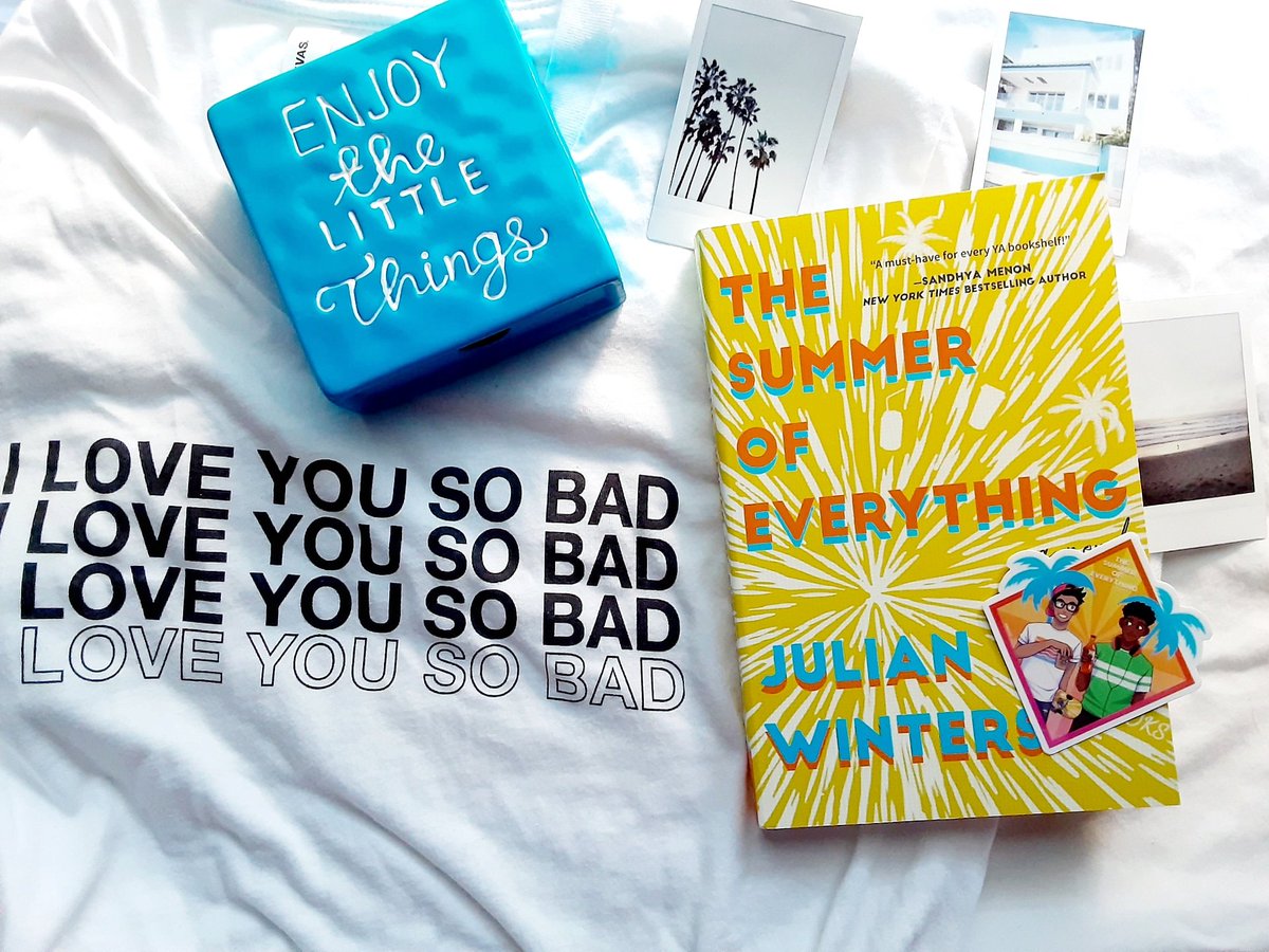 julianw_writes's tweet photo. 🌅🛹 Today, the book I wrote to feel good about being a Black, queer, geeky teen filled with uncertainty about the future and endless crushes is out in the world. I hope you laugh, cry, and love as hard as Wes does. 🌴🌊
https://t.co/zHKZYm6yYt https://t.co/sAx81jJ8mC