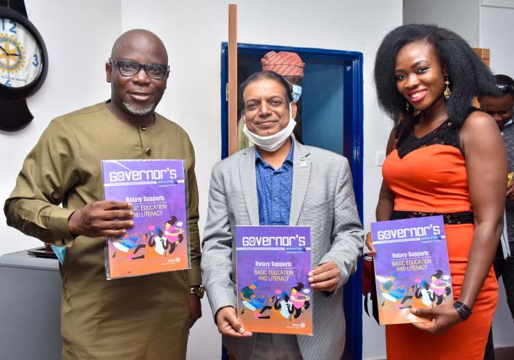 Rotary_RCLI's tweet photo. The Editor-in-Chief, The Governor’s Newsletter, Dayo Idowu of Rotary Club of Abeokuta Metropolitan, alongside a member of the Editorial Committee, Olatorera Ajayi presenting the newly released September edition of the Newsletter to the Opportunity President, Rotary Club of Lagos https://t.co/MogHIN74QD