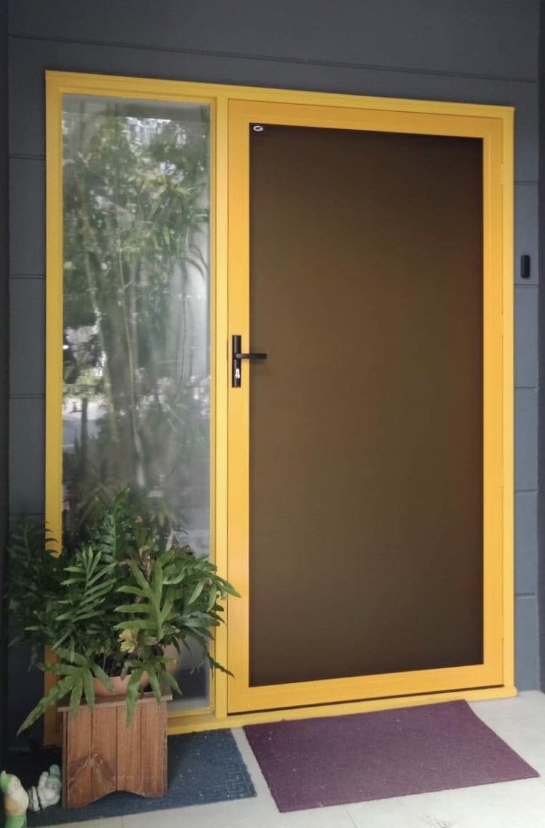 Here it is! Dulux “Safety Yellow” Amplimesh Intrudagurd security screen door. Custom built for a perfect fit 💛💛💛. 🔐🏡#securityscreens #flyscreens #amplimesh