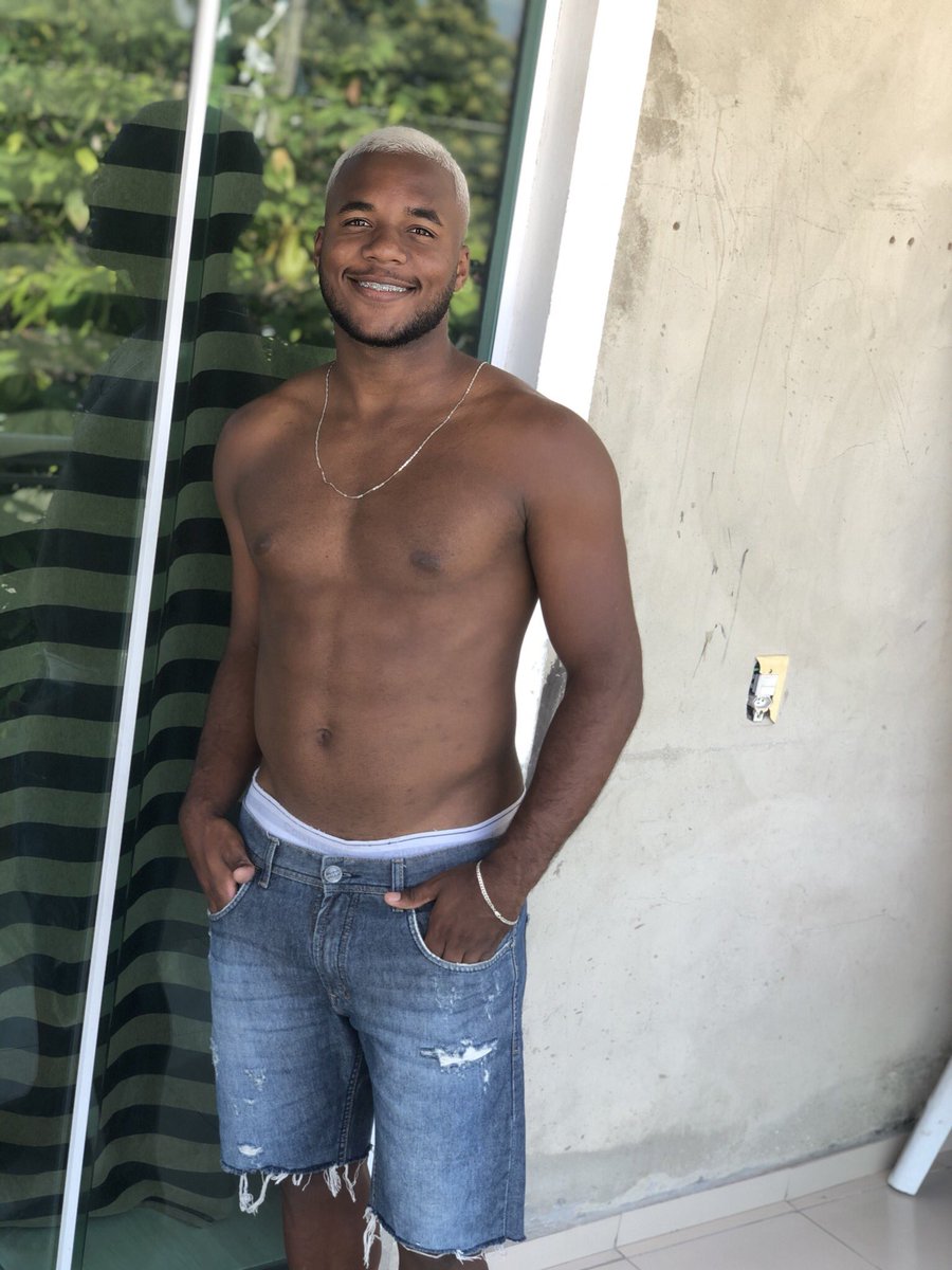 Juber_Pogba2's tweet photo. Esquece.. dia lindo, me sinto muito abençoado por Deus 🙌🏾.  Parabéns pra mim 🎉🥳🙅🏾‍♂️❤️ https://t.co/oK60CkV7kY