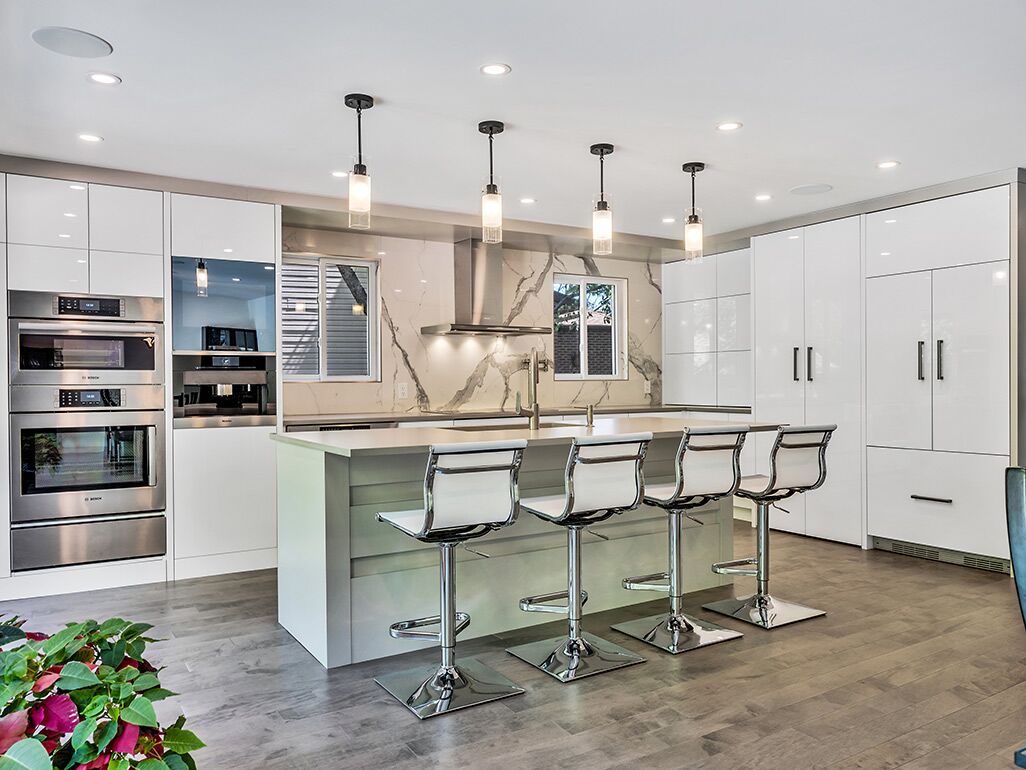 OakDesignBuild's tweet photo. We can’t get enough of this gorgeous modern #kitchen #renovation. Our client took advantage of OakWood’s custom cabinetry, handmade by @cabicocabinetry, ensuring greater creative flexibilty and an exact fit for several appliances. 

#modernkitchen #HelloCabico #ottawa #design https://t.co/ZjCLX96l4b