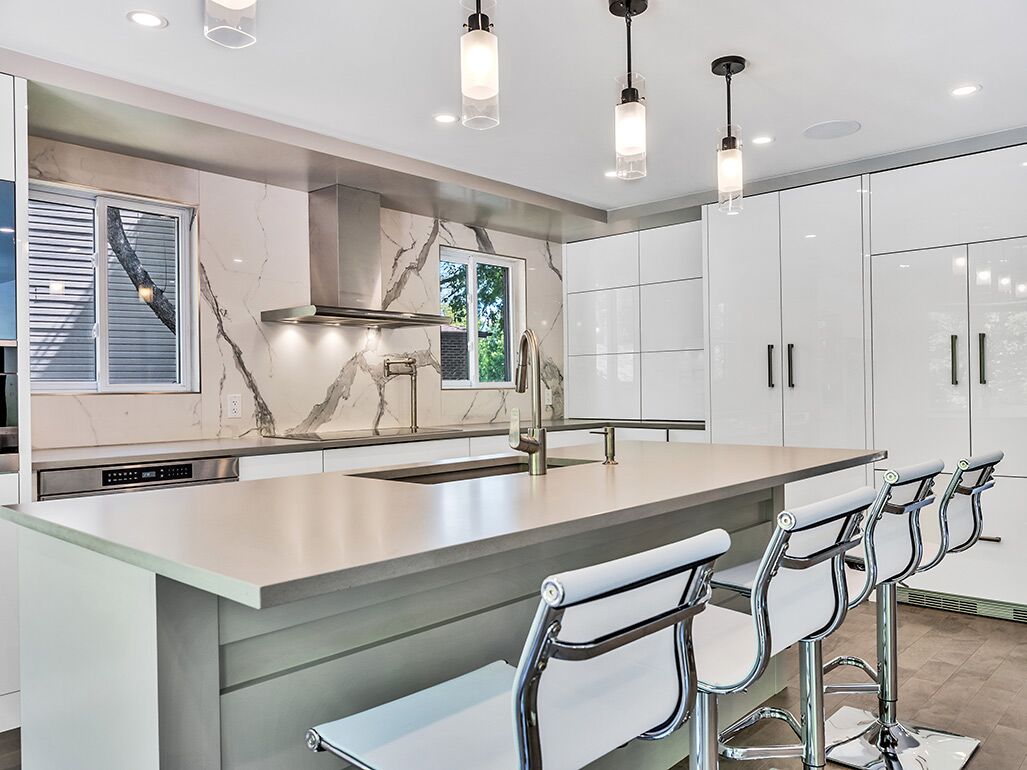 OakDesignBuild's tweet photo. We can’t get enough of this gorgeous modern #kitchen #renovation. Our client took advantage of OakWood’s custom cabinetry, handmade by @cabicocabinetry, ensuring greater creative flexibilty and an exact fit for several appliances. 

#modernkitchen #HelloCabico #ottawa #design https://t.co/ZjCLX96l4b