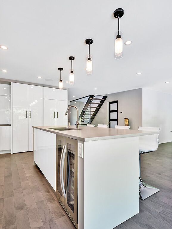 OakDesignBuild's tweet photo. We can’t get enough of this gorgeous modern #kitchen #renovation. Our client took advantage of OakWood’s custom cabinetry, handmade by @cabicocabinetry, ensuring greater creative flexibilty and an exact fit for several appliances. 

#modernkitchen #HelloCabico #ottawa #design https://t.co/ZjCLX96l4b