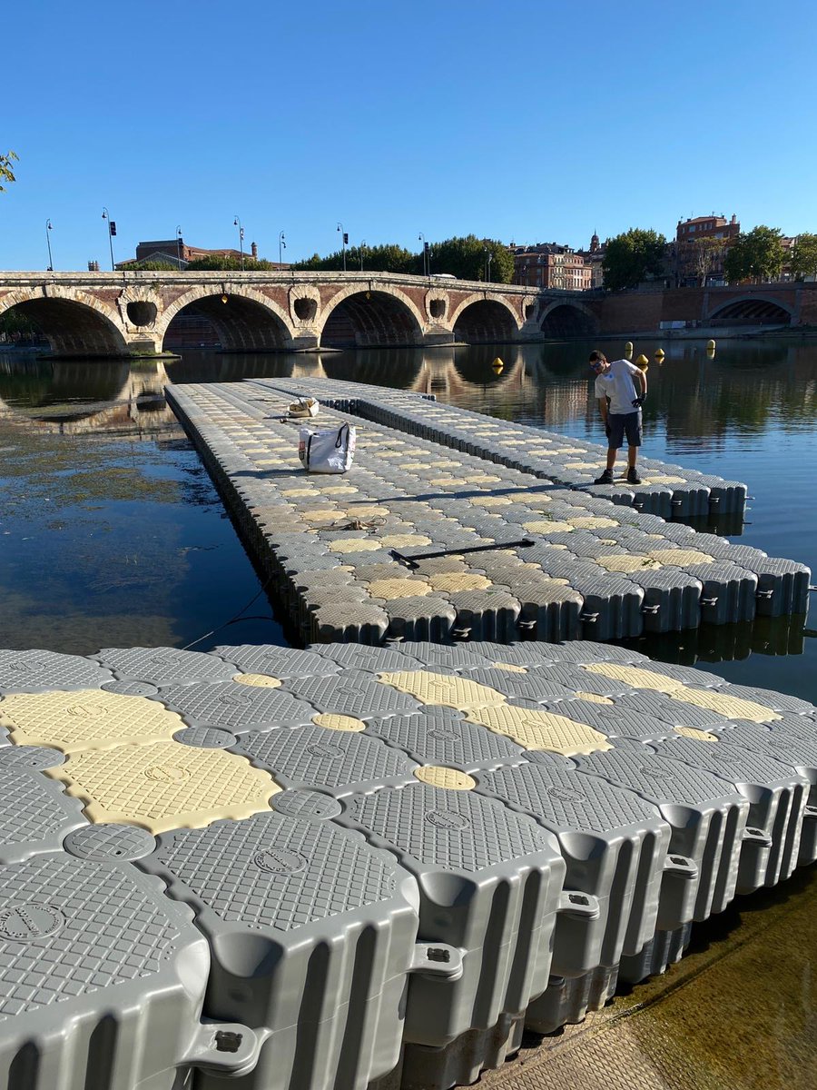 WateRugby's tweet photo. #EnDirect 🔴
Les équipes du #WateRugby sont à pied d’oeuvre depuis ce matin pour monter le 𝙩𝙚𝙧𝙧𝙖𝙞𝙣 𝙛𝙡𝙤𝙩𝙩𝙖𝙣𝙩 💪

Grâce à notre partenaire #MarineFloor #ESEAC, tout sera installé pour les matchs avant le coup de sifflet ce vendredi à 12h 🤩🏉💦 https://t.co/DPARWXQjGz