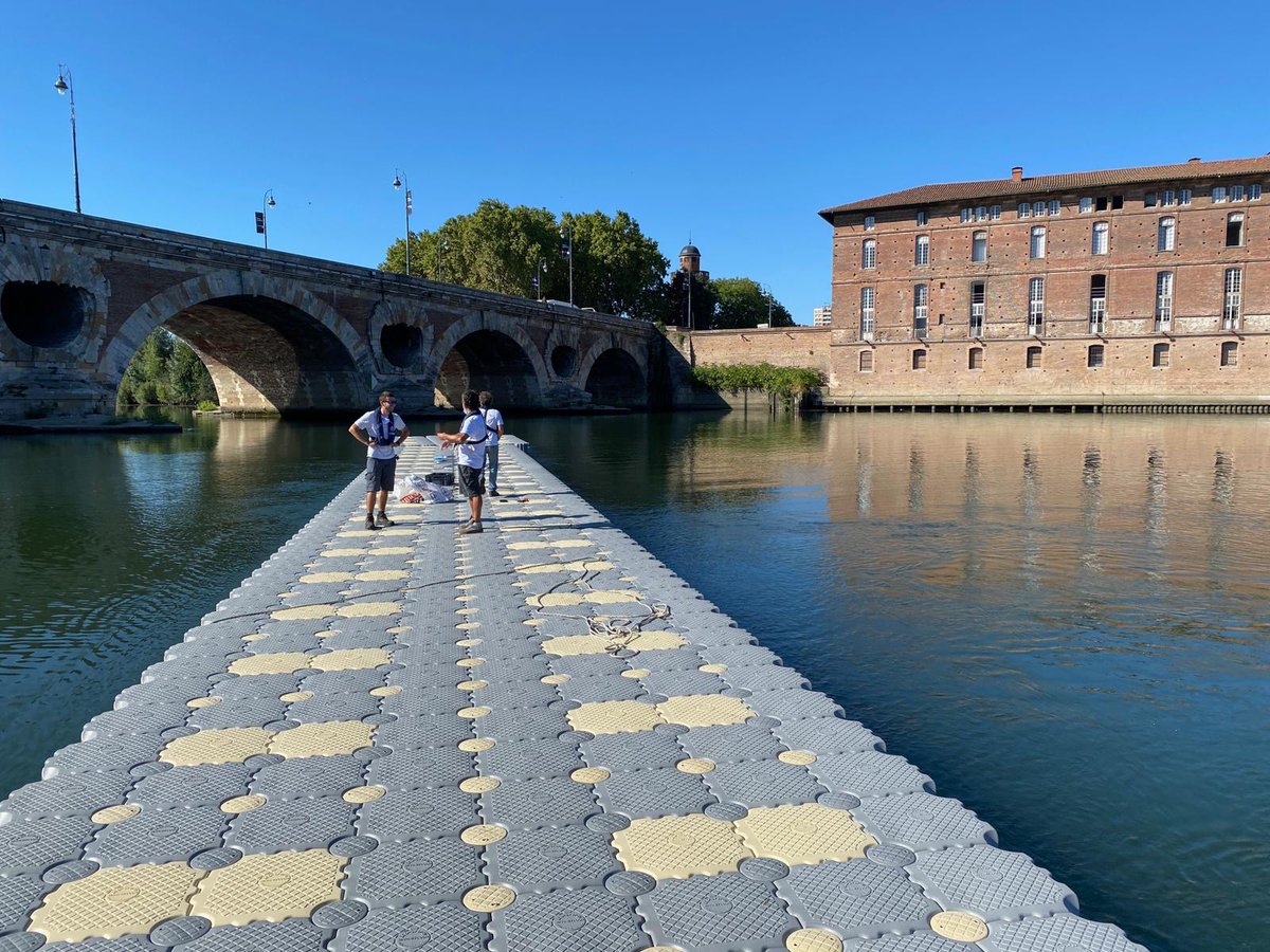WateRugby's tweet photo. #EnDirect 🔴
Les équipes du #WateRugby sont à pied d’oeuvre depuis ce matin pour monter le 𝙩𝙚𝙧𝙧𝙖𝙞𝙣 𝙛𝙡𝙤𝙩𝙩𝙖𝙣𝙩 💪

Grâce à notre partenaire #MarineFloor #ESEAC, tout sera installé pour les matchs avant le coup de sifflet ce vendredi à 12h 🤩🏉💦 https://t.co/DPARWXQjGz
