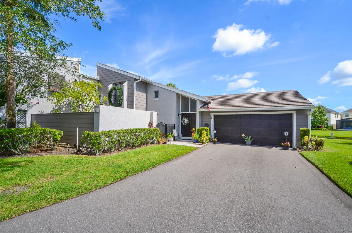 CEOTONiMATEO's tweet photo. From a Friend, Special Client &amp; Now Retired... To See Brand New Listing, Photos &amp; Details Go MLS# O5890717
Property: 3Bedroom 3Bathroom w/ 1,800 Sq Ft | Asking Price: $225,000 | Location: 5mins to Mall at Millenia! Source: Realtor .com <<< https://t.co/5Z51bofWUU https://t.co/jrmhI4pOKM