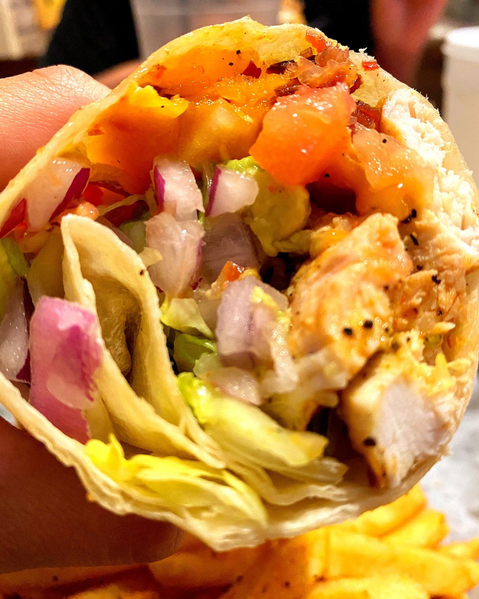 Pirates_Well's tweet photo. Just a Pirate Club in a wrap 🔥

Grilled chicken, applewood smoked bacon, american cheese topped with fresh avocado- with added lettuce 💥

What are you having for lunch / dinner❓

• 
•
•
🏴‍☠️Pirate’s Well 🏴‍☠️

#pirateswell #pickup #orderonline https://t.co/gThiRpgijD
